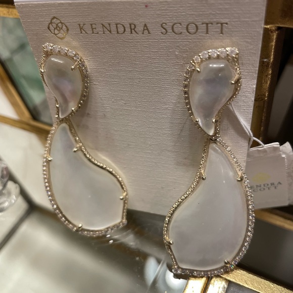 NWT Kendra Scott Mother of Pearl earrings - Picture 5 of 5